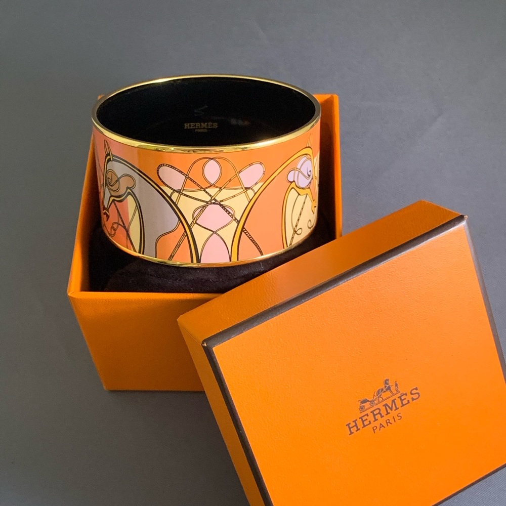 Hermès enamel bangle with felt bag & box